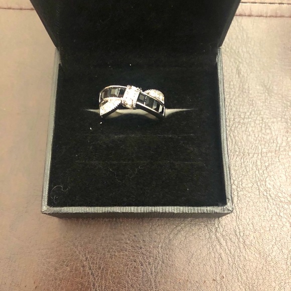 Silver ring with white and black stones - Picture 6 of 12